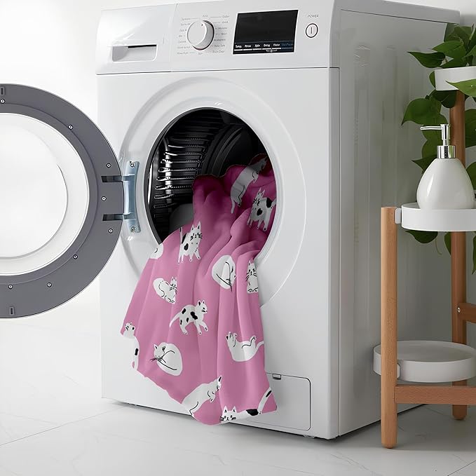 Cat Lover Flannel Blanket – 300GSM Soft Fleece Throw, Single-Sided Printed Cute Cat Design, Cozy & Lightweight for Sofa, Bed, Travel, Kids & Pets – Pink Kitty Theme Blanket