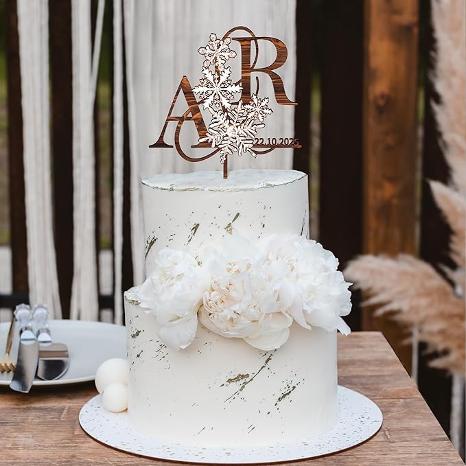 Customized Winter Wedding Cake Topper in Wood Personalized Bride & Groom's Initials and Wedding Date Cake Decoration with Snowflake