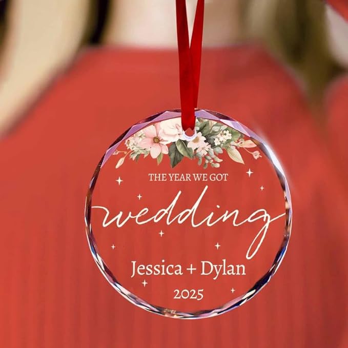 Personalized Round Christmas Crystal Glass Ornaments Custom 2025 Wedding Ornament for Christmas Tree Decorations Customized Tree Hanging Gifts for Lover Couple