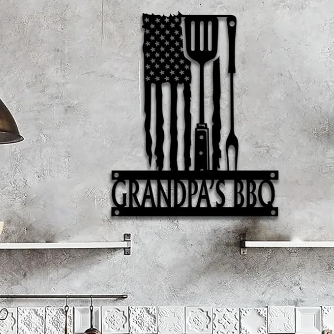 Custom Grandpa’s BBQ Metal Sign, American Flag BBQ Tools Wall Art, Personalized Outdoor Grill Sign for Patio, Backyard, Kitchen, Man Cave, Unique BBQ Gift for Grandpa, Dad, Husband
