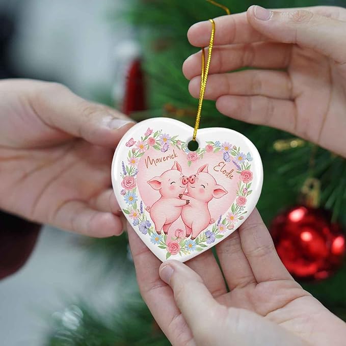 Pig Couple Ornament for Christmas Tree, Custom Names Piggy Mr & Mrs Ceramic Xmas Ornament, Animal Flowers Ornaments Gift for Pig Lovers Couples, Personalized Newlywed Keepsake Christmas 2025