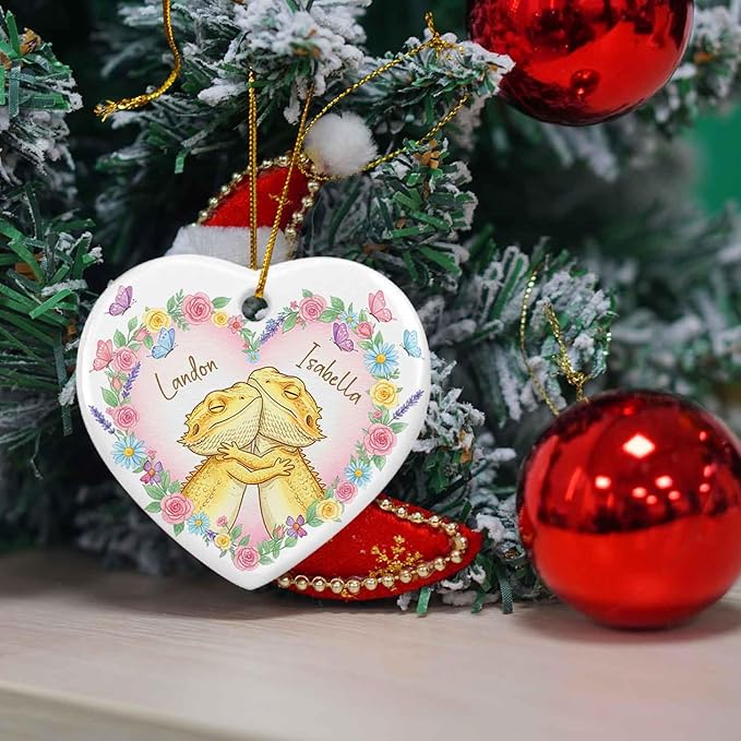 Bearded Dragon Couple Hugging Ornament 2025, Custom Names Lizard Couple Ceramic Ornament for Dating Newlyweds, Personalized Cute Couples Bearded Dragon with Floral Ornaments Xmas