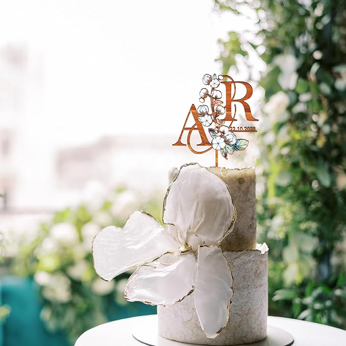 Personalized Autumn Wedding Cake Topper in Wood Custom Bride and Groom Initial Cake Topper Wedding Date Cake Decoration (Cotton)