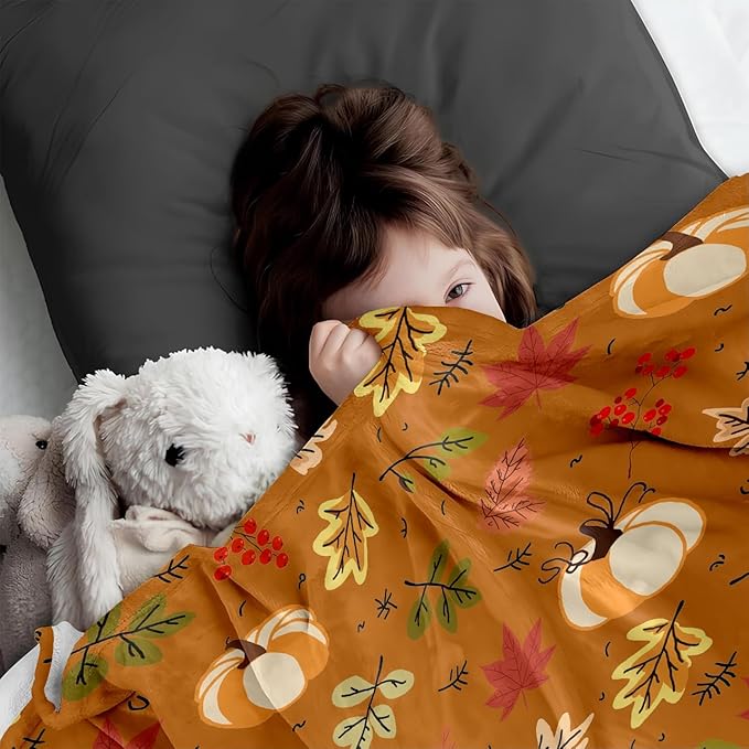 Autumn Harvest Flannel Throw Blanket – Fall Pumpkin and Leaf Pattern – Soft and Cozy Blanket for Sofa or Bed, W50 x L70in