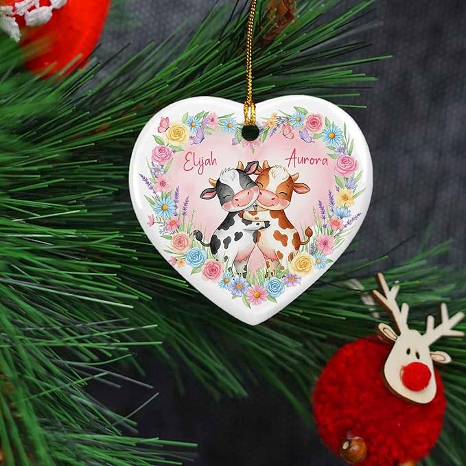 Cute Cow Couple Ornament Christmas for Mariage Anniversary, Custom Names Farm Couple Ceramic Ornament Xmas, Floral with Cow Keepsake Gift for Grandma Grandpa, Personalized Newlywed 2025 Ornaments