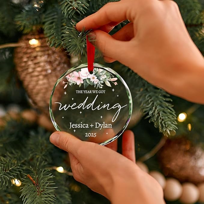 Personalized Round Christmas Crystal Glass Ornaments Custom 2025 Wedding Ornament for Christmas Tree Decorations Customized Tree Hanging Gifts for Lover Couple