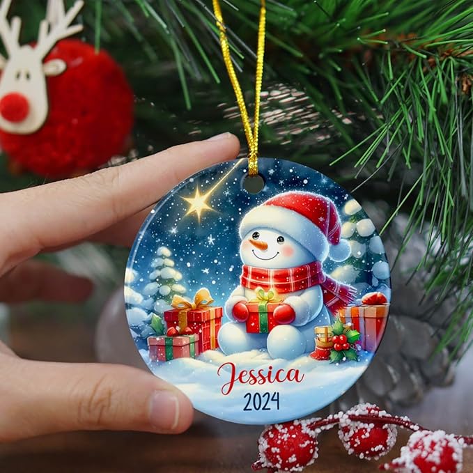 Personalized 3D Snowman Christmas Ornament Gift for Kids, Baby's 1st Xmas Snowman Ceramic Ornament, Customized Year/Name Baby Snowman Xmas Ornament Gifts, Snowman & Gift Box Christmas Tree Ornament