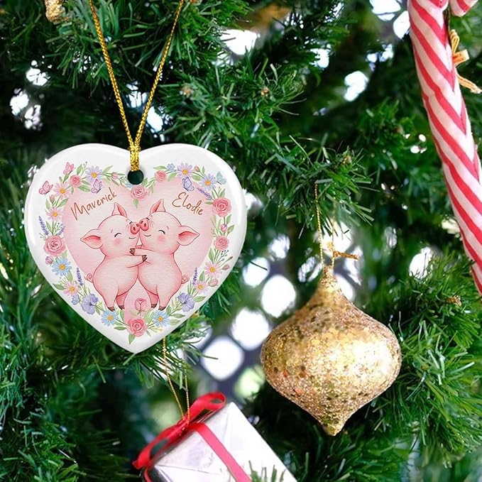 Pig Couple Ornament for Christmas Tree, Custom Names Piggy Mr & Mrs Ceramic Xmas Ornament, Animal Flowers Ornaments Gift for Pig Lovers Couples, Personalized Newlywed Keepsake Christmas 2025