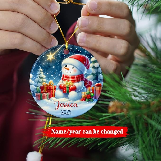 Personalized 3D Snowman Christmas Ornament Gift for Kids, Baby's 1st Xmas Snowman Ceramic Ornament, Customized Year/Name Baby Snowman Xmas Ornament Gifts, Snowman & Gift Box Christmas Tree Ornament