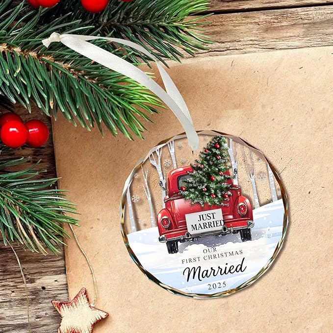 First Christmas Married Ornament 2025, Crystal Glass Just Married Ornament, Wedding Gifts for Couples, Romantic Newlywed Christmas Decoration