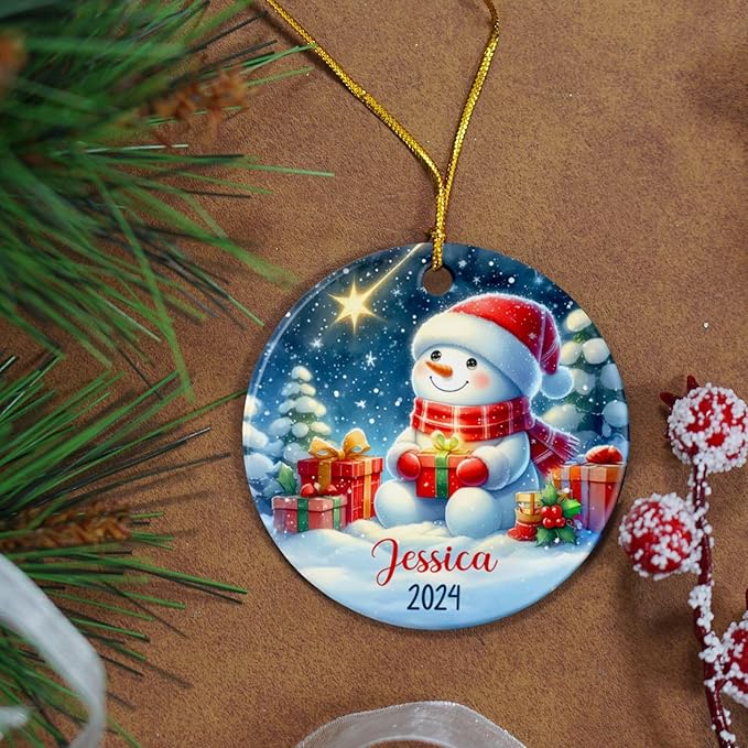 Personalized 3D Snowman Christmas Ornament Gift for Kids, Baby's 1st Xmas Snowman Ceramic Ornament, Customized Year/Name Baby Snowman Xmas Ornament Gifts, Snowman & Gift Box Christmas Tree Ornament