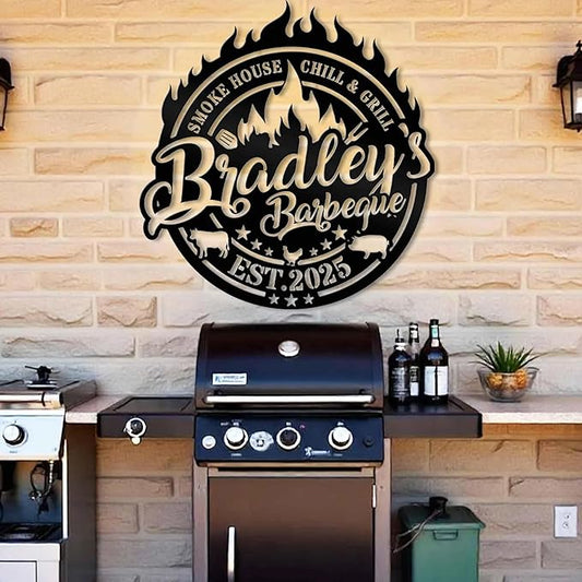 Custom Bradley’s Barbeque Metal Sign, Personalized Smoke House Chill & Grill Wall Art, Outdoor Kitchen Backyard BBQ Décor, Custom Name Established Sign Gift for Dad, Grandpa, Husband